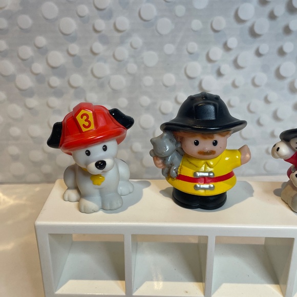 Fisher Price Little People Astronaut & Fireman bundle - Picture 2 of 5